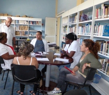 Extensión de la Psicopastoral en Agramonte. De pie el Lic. Pedro Cabrera, junto a un grupo de profesionales de esa localidad