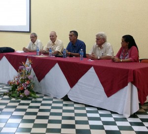 De izquierda a derecha, Rafael S. Herrera, Theodor Friederich, Rafael Ramírez José L. García, Sandra Lok, Comité organizador del evento