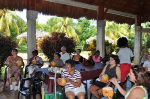 Mujeres beneficiadas por el Programa de atención psicopastoral durante su visita a la finca El Retiro