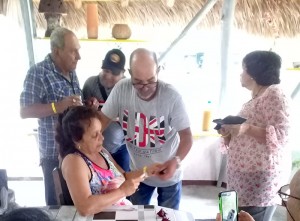 Recorrido por la finca Coincidencia, como parte de las actividades del simposio