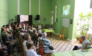 Durante la proyección del audiovisual realizado por Telebandera sobre la creación del Museo Eclesiástico