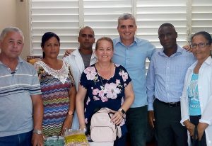 Directivos de los hogares de ancianos en Colón. Al centro, Frank Velázquez, especialista del CCRD-C y la pastora Yodalis Santiago