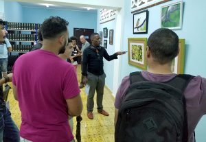 Inauguración de exposición fotográfica Terra Nostra. Al centro, Victor Vaillant, artista participante
