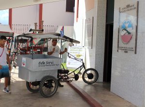 Encuentro de negocios con conductores de bicitaxi y ciclo-servi