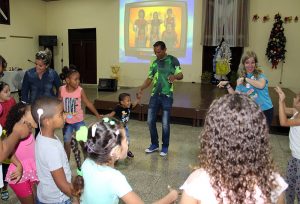 Encuentro con niños que viven con implante coclear