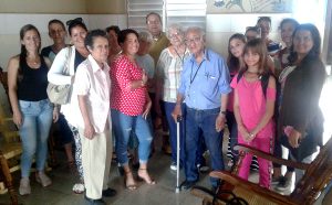 En el hogar de ancianos de Matanzas, la emprendedora Amarilis ofrece sus servicios