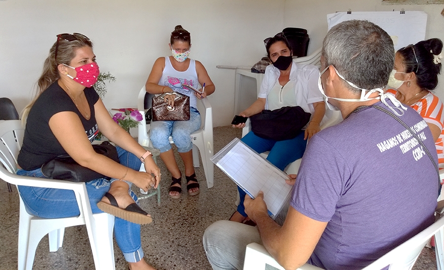 Reunión con profesionales en la comunidad Sabanillas