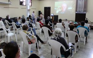 El profesor Hans de Wit durante su conferencia magistral