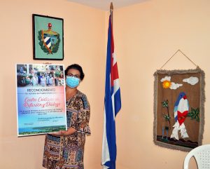 El CCRD-C, por manos de su directora ejecutiva, Rita M. García, recibe reconocimiento