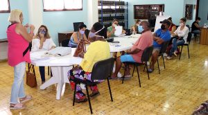 La profesora en Economía Amparo Hernández se basa en su propio desempeño como emprendedora para argumentar sus ideas