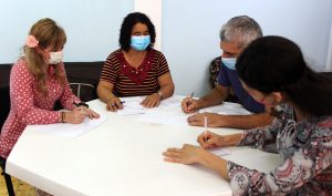 Parte del equipo de especialistas concibe posibles líneas de trabajo para la intervención psicoeducativa