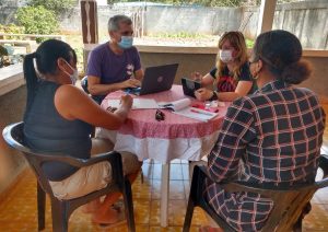 Los especialistas del CCRD-C se reúnen con lideresas de la comunidad Itabo-Favorito