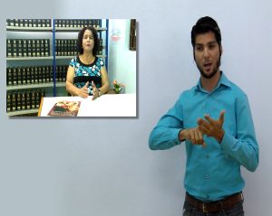 La colaboración del intérprete en lengua de señas cubana, Aldany Alejandro Morgado, ha sido fundamental para este trabajo