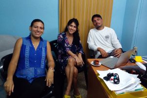 Joanna Castro Echeverri (al centro) junto a especialistas del Departamento de Economía del CCRD-C