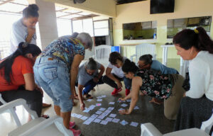 Dinámica grupal en función de construir el conocimiento en cuanto a los roles familiares