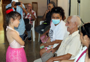 Propiciar el intercambio de experiencias y conocimientos entre niños y mayores es vital para extender una cultura del respeto