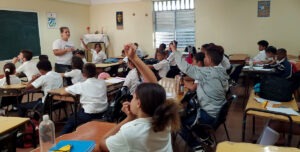 La psicóloga Maidenis Aguerrebere, mediante dinámicas participativas, incitó la reflexión en torno a distintas manifestaciones de la violencia