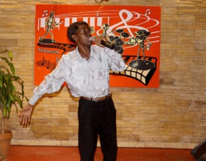 El joven cantante Yossiel Parra, integrante del proyecto Grandes Ilusiones ganó la ovación del público por su interpretación