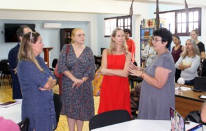 Un tema recurrente durante la visita fue la influencia de las artes para acercarse a la comunidad