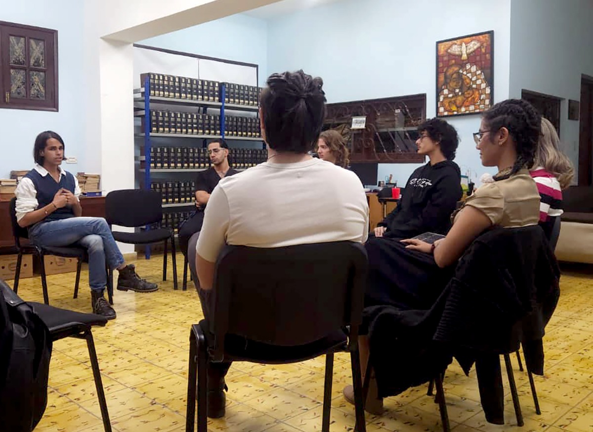 Tertulia Letrero TERTULIA LITERARIA EN EL CENTRO CULTURAL - Centro Cristiano de ...