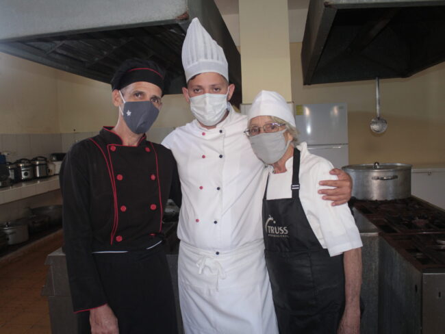Administración cocineros Hanoi y Liesnel y Teresa