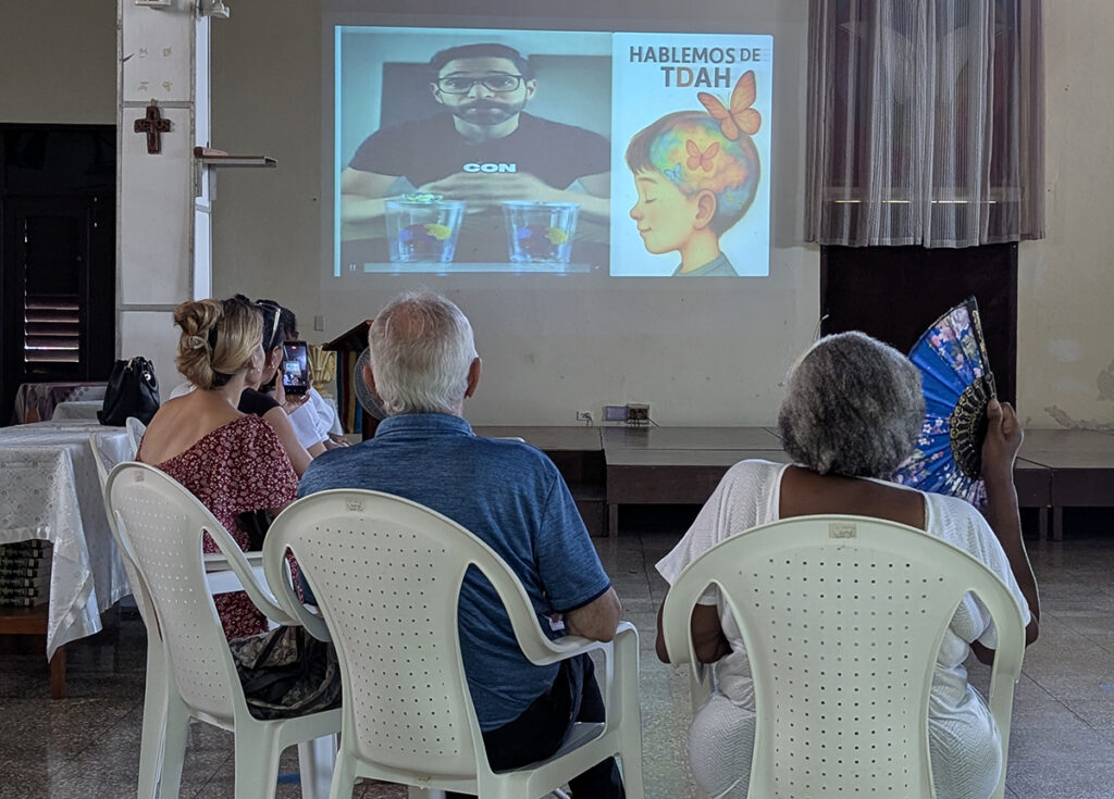 Taller “Estrategias para crecer en familia”, sobre el tema de la hiperactividad en los niños(as)