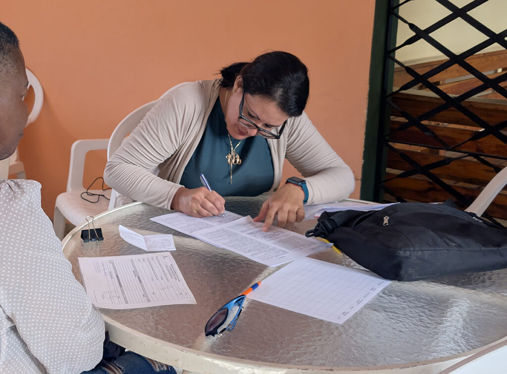 Todos los jueves en el CCRD-Cuba se realizan las asesorías a personas que desean emprender un negocio o que ya cuentan con uno
