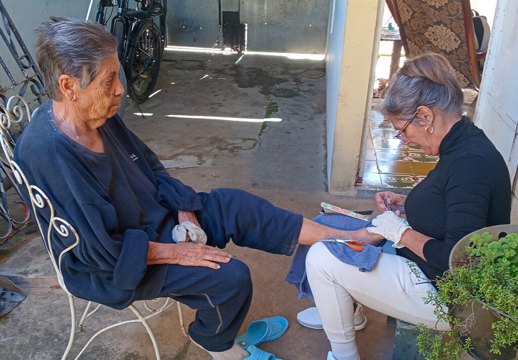 El CCRD-Cuba brinda servicios de podología a los ancianos de la Pastoral