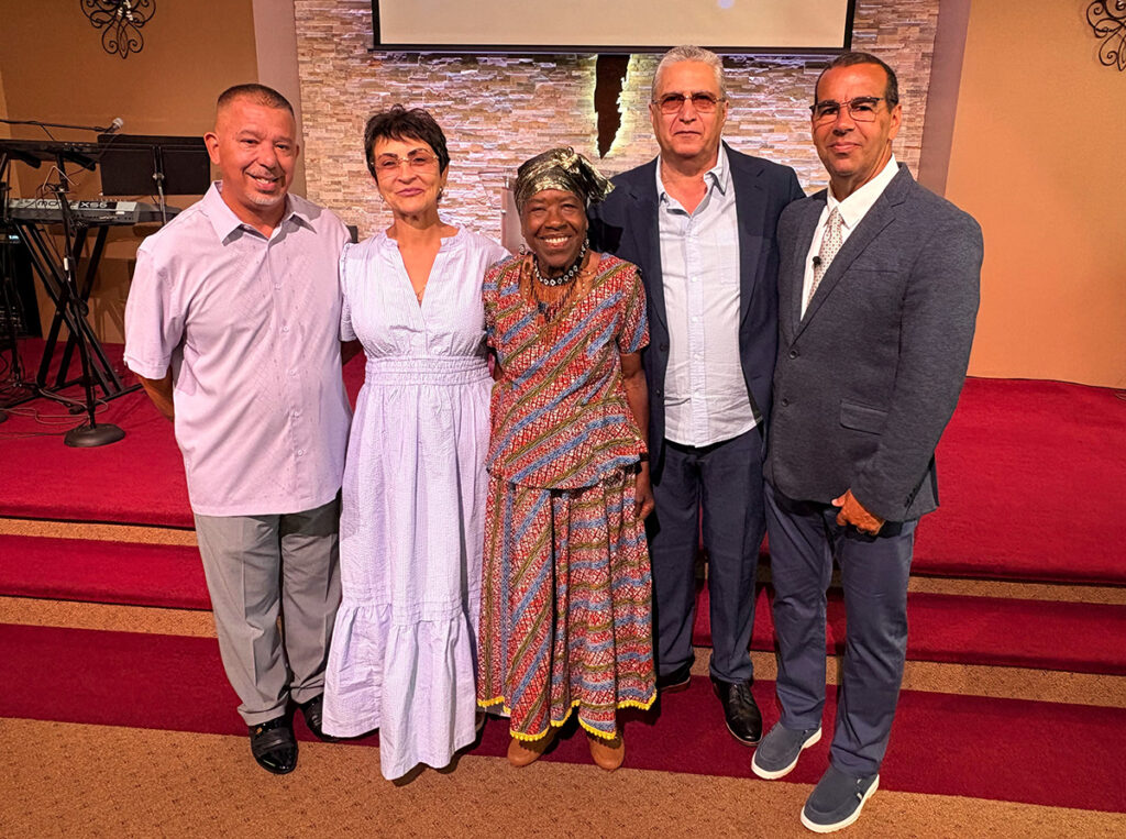 La directora ejecutiva del CCRD-Cuba visita varias iglesias en Long Island, Nueva York y agradece a sus pastores por el apoyo