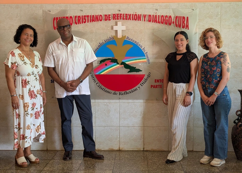 El Jefe de Misión de la Embajada del Reino de los Países Bajos y la Oficial de Cultura y Cooperación (derecha) visitan el CCRD-Cuba